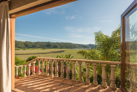 Tequila Moon offers accommodation with a patio or a balcony