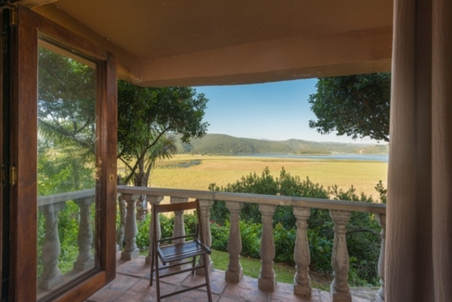 Tequila Moon offers accommodation with peaceful lake views